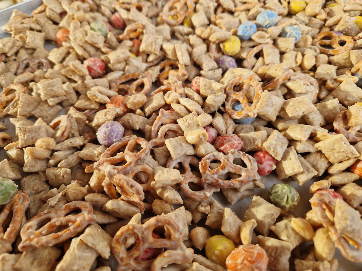 400g Christmas Crunch der verrückte Weihnachtssnack mit weißer Kuvertüre